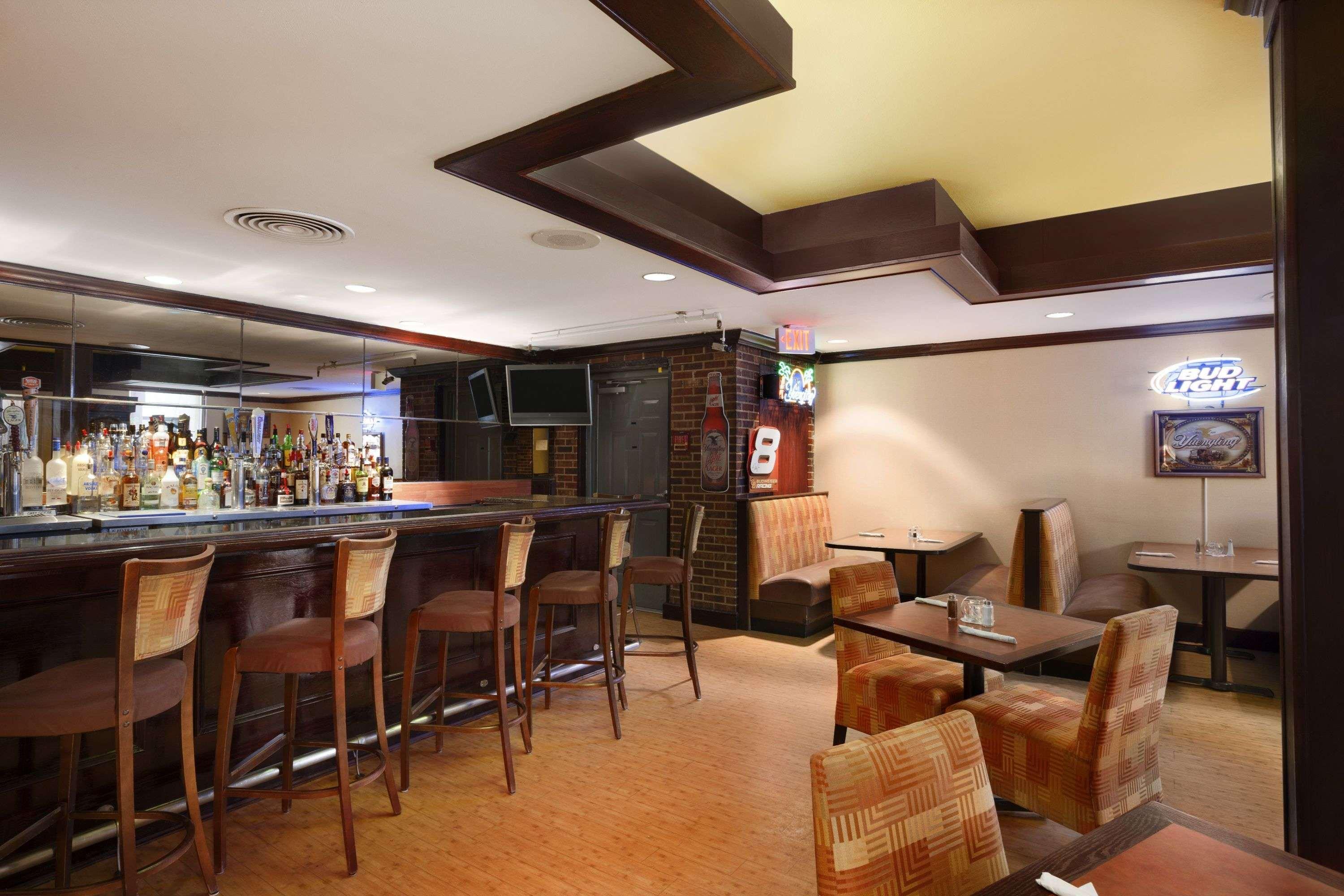 Ramada By Wyndham Newark/Wilmington Hotel Exterior foto