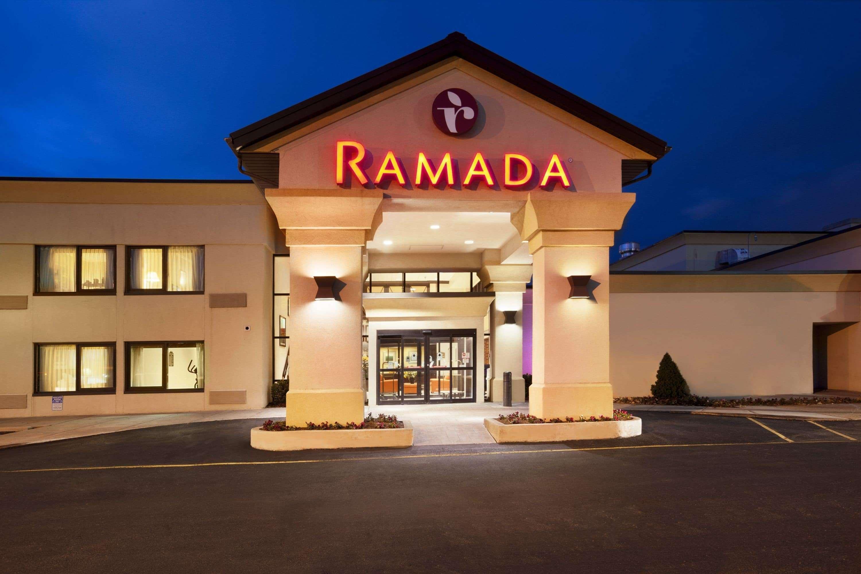 Ramada By Wyndham Newark/Wilmington Hotel Exterior foto