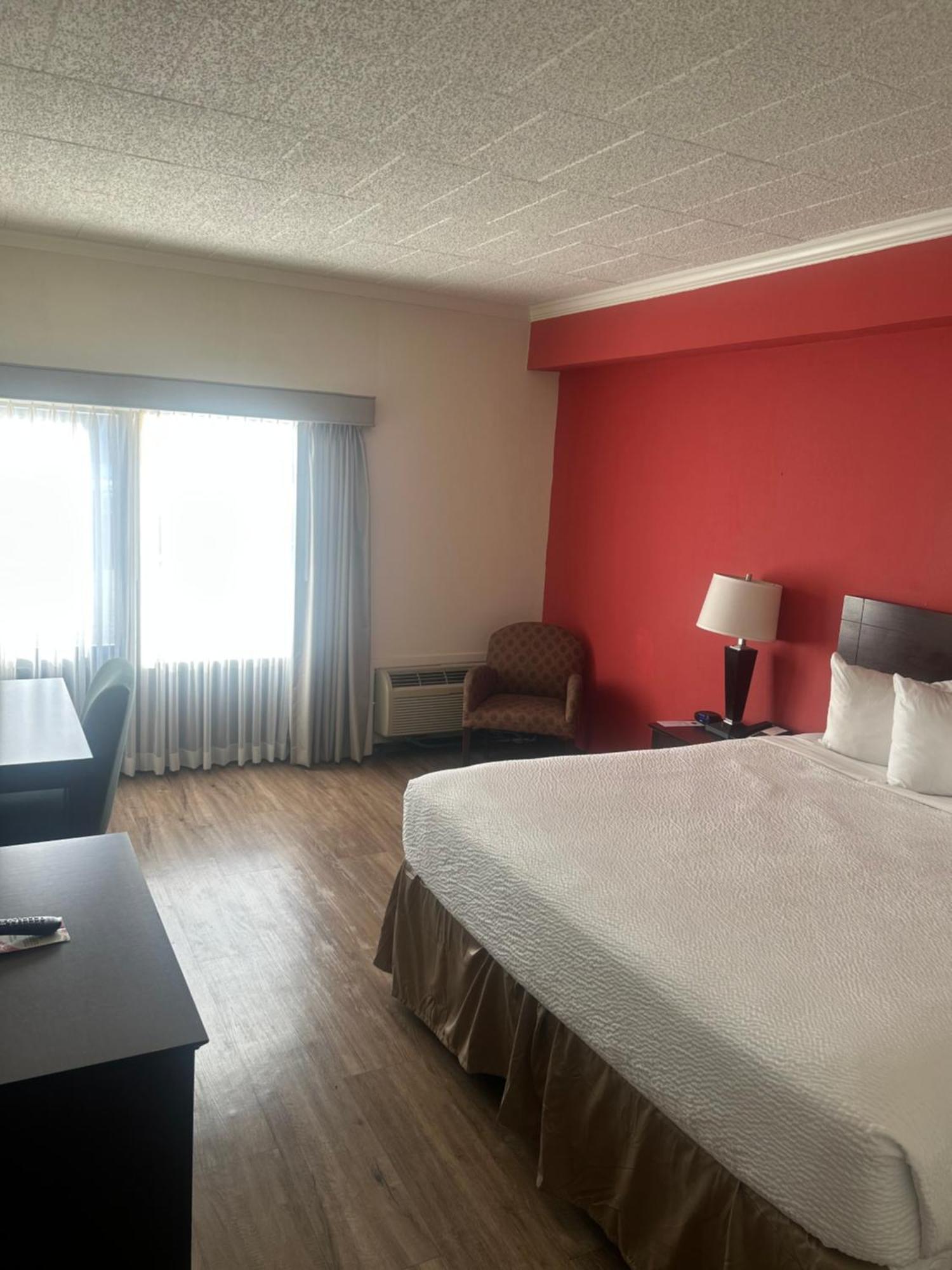 Ramada By Wyndham Newark/Wilmington Hotel Exterior foto
